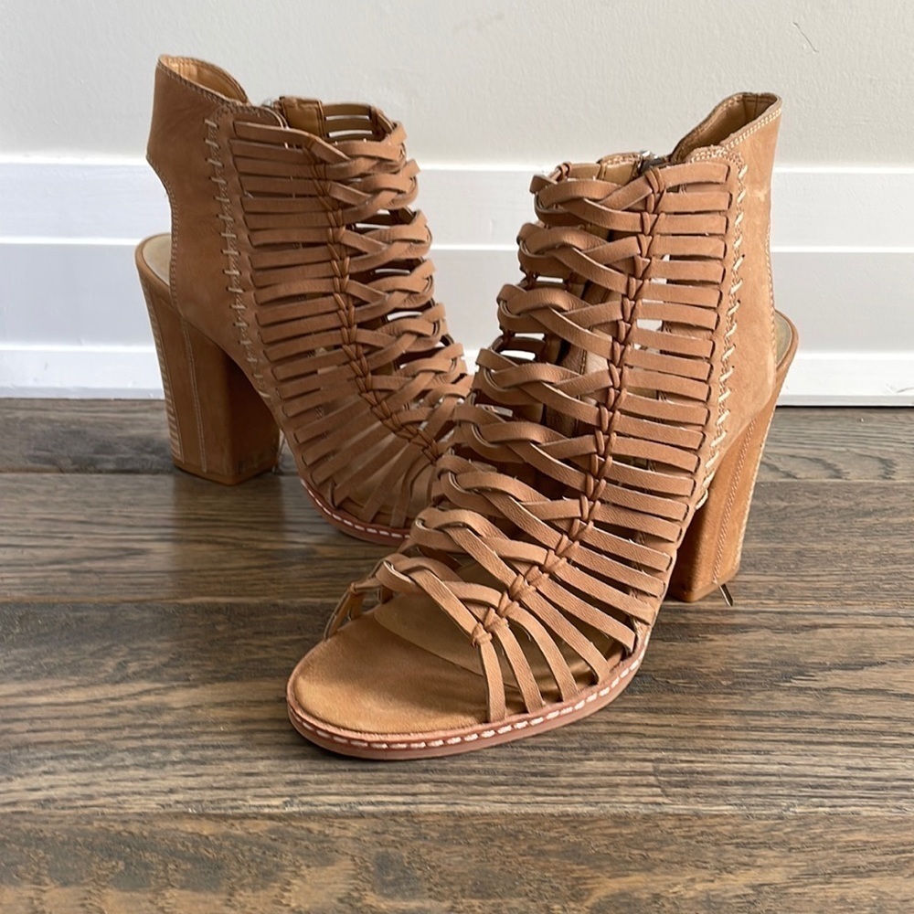Dolce Vita Amina block heel peep toe sandal camel/tan​​​​​​​​​​​